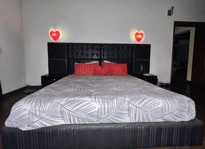 Queen Size Bed with Side Tables & Settee