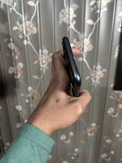 iphone 11 non pta Factory unlock (urgent sale)