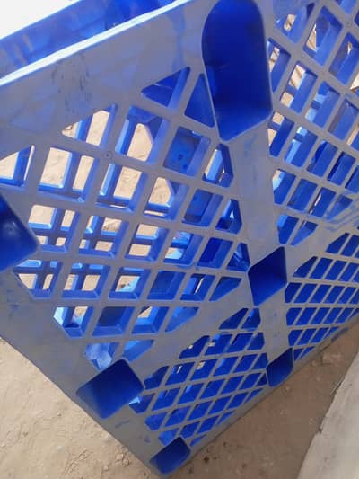 PLASTIC PALLET