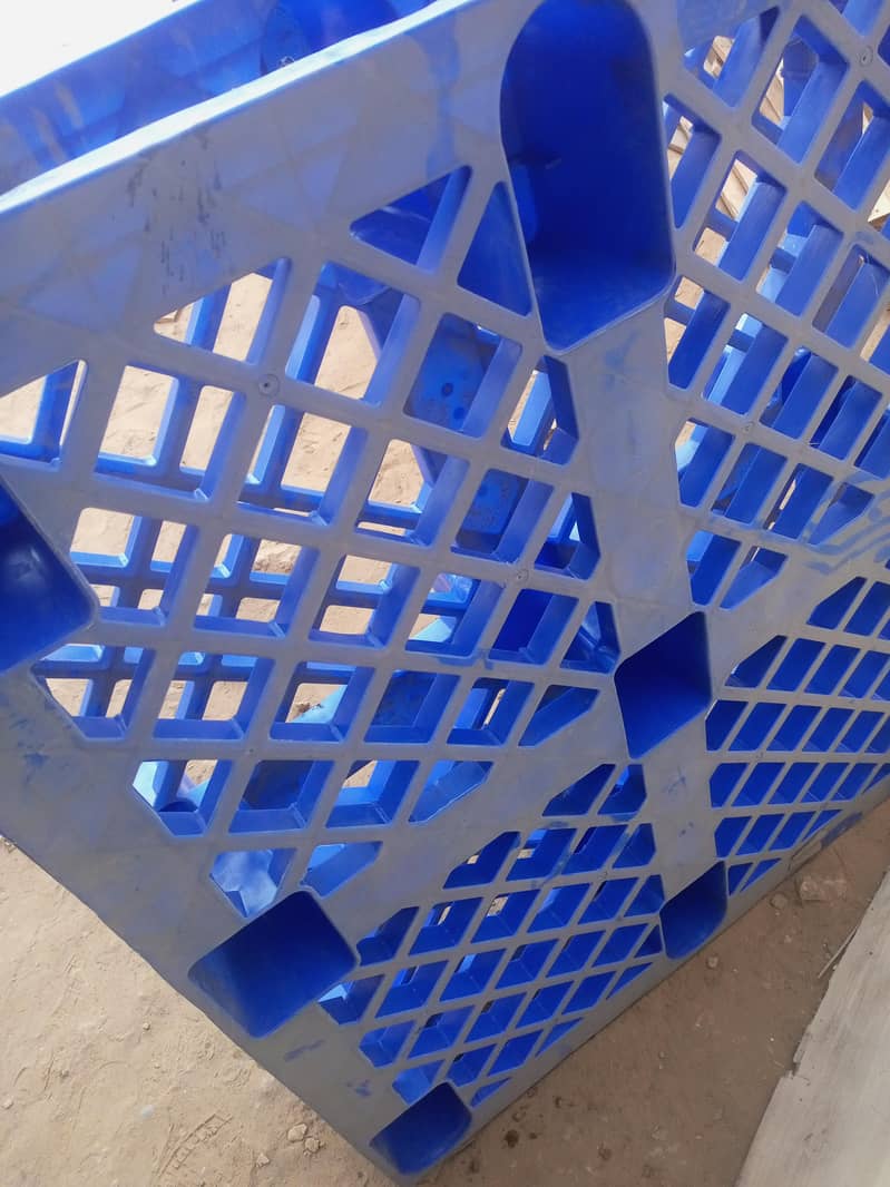 PLASTIC PALLET 0
