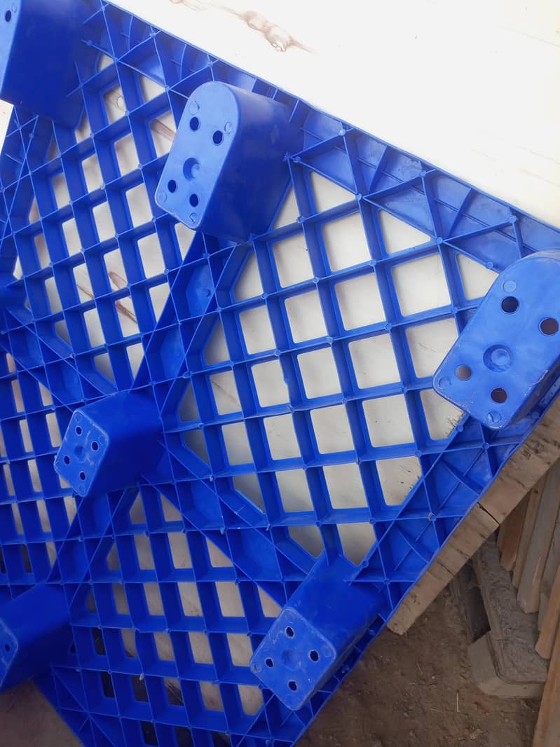 PLASTIC PALLET 2