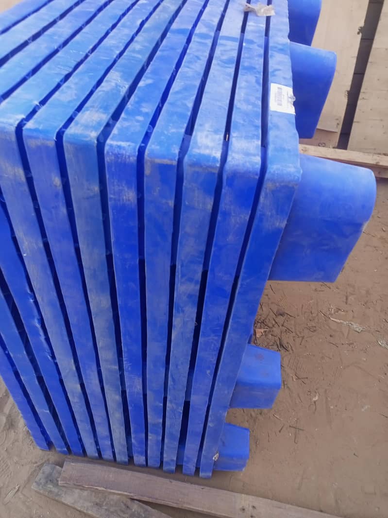 PLASTIC PALLET 4