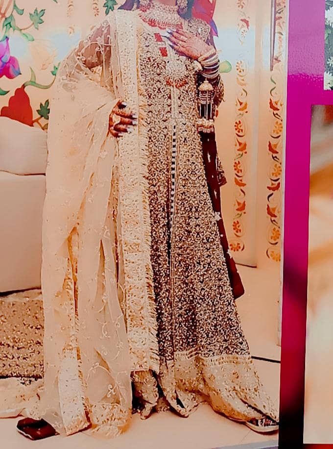 "ایک بار پہنا ہوا شادی کا لہنگا – صرف دو گھنٹے استعمال" 0