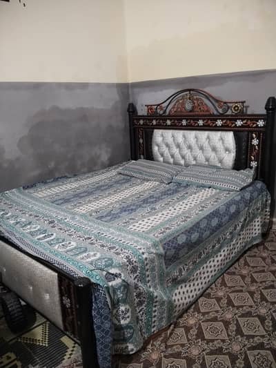 3 to 5 month used king size bed Condition 10 by 10 hai