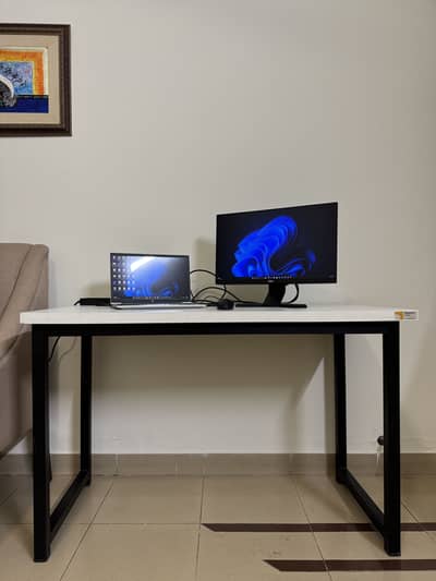 10/10 Condition – Modern Study/Office Table for Sale