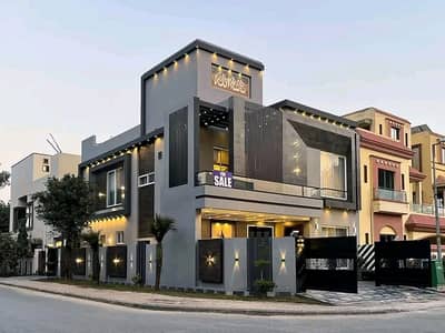 10 Marla Luxury House is Available for Rent in Bahria Town Lahore