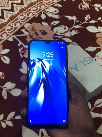 VIVO Y19 4/128 WITH BOX