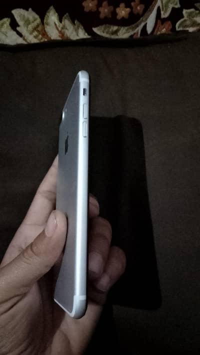 I phone 7 plus no 03084143478