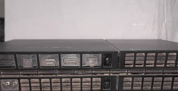 ps4 fat edition with original wires.