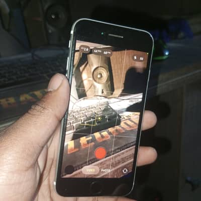 Iphone Se 2020 Argent Sale Lush Condition. 64 GB (IOS 262)