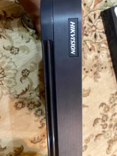 Hikvision iDS-7204HQHI-M1/S DVR (4CH) AcuSense | Like New | Locked |