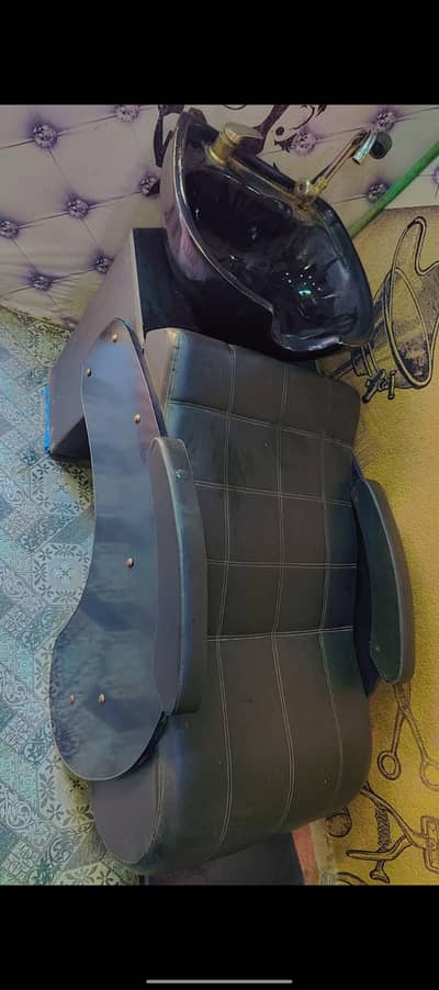 یہ ہیر یونٹ ہے اور بڑے سائز میں ہے اور اچھی حالت میں ہے