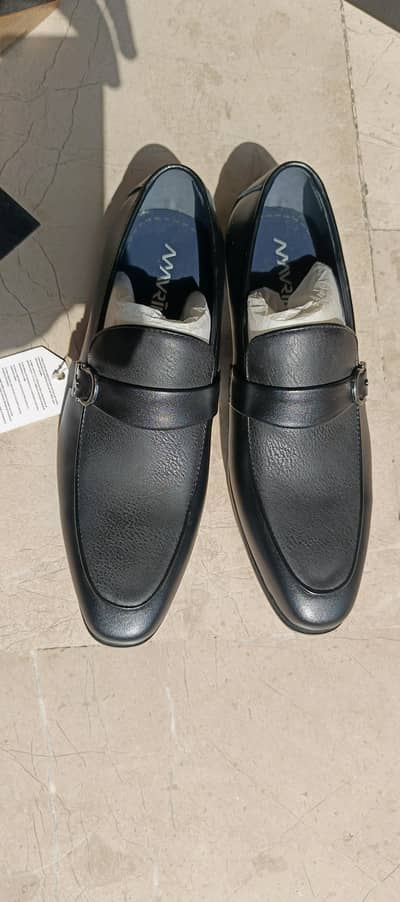 Unused shoes, black 41 size and brown 42.