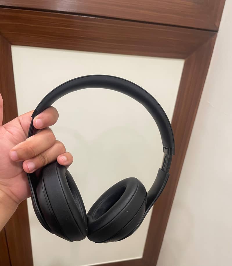 Beats Studio 3 Pristine Condition 10/10 5