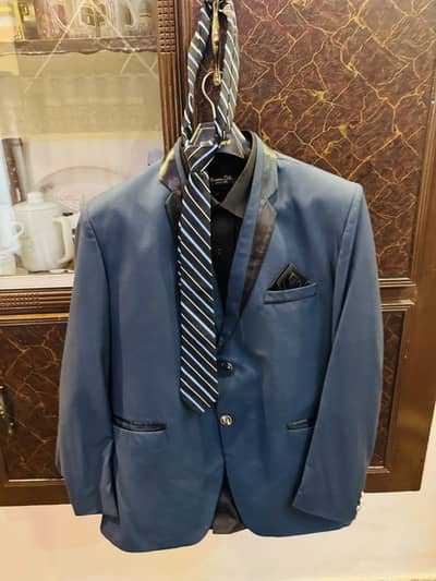 Brand New Modern 3 Piece (pant coat)