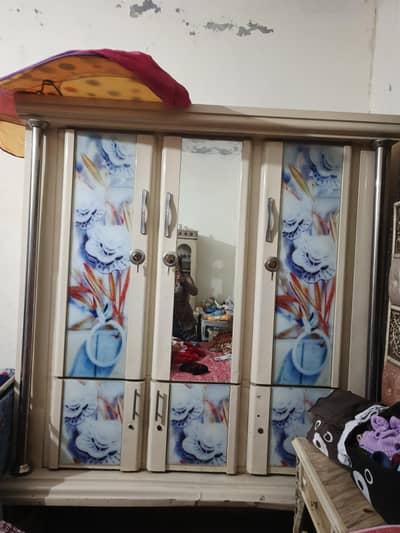 iron 3 doors almirah with lock tires