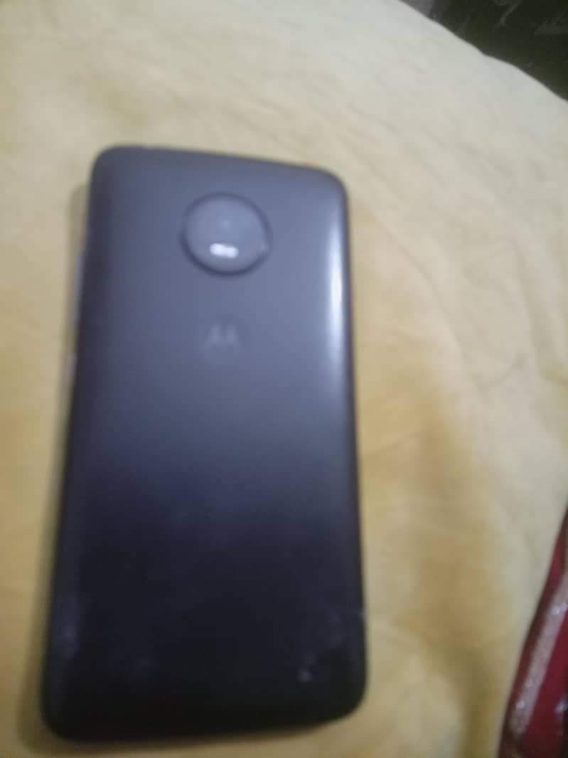 moto E4 3