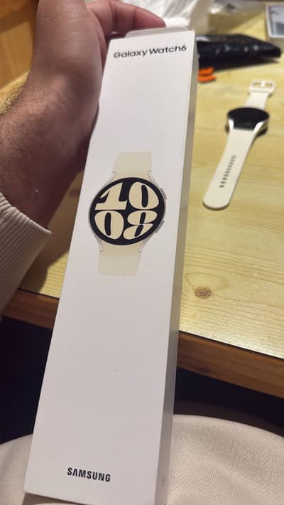 Samsung watch 6,  40mm original with box and extra straps plus covers