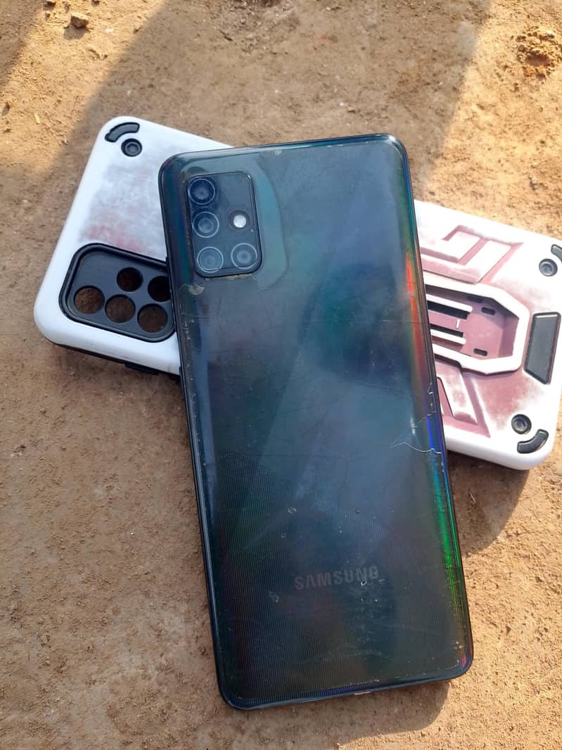 ڈبہ اور چارجر ساتھ ہے جس بھائی کو بھی چاہیے ارجنٹ رابطہ کریں ٹھیک ہے 0