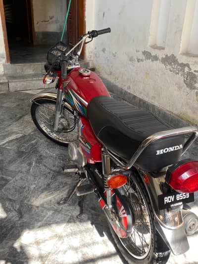 bohat achi condition me ha bike