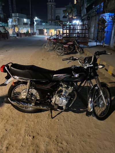 Honda CG 125. . . . . 23 Model . . . . 03442704975. . . Location Sargodha city
