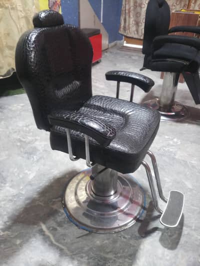 Salon chairs good condition