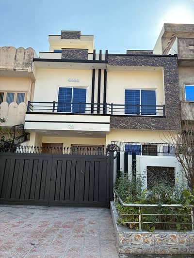 Full new 4 marla tile flour house for rent direct owner