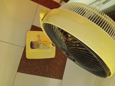 (رائل پیڈسٹل پنکھا - بہترین ہوا اور ورکنگ کنڈیشن)