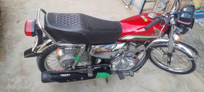 Cg 125 self start All ok bike. just buy and drive. Kisi or k Naam he.