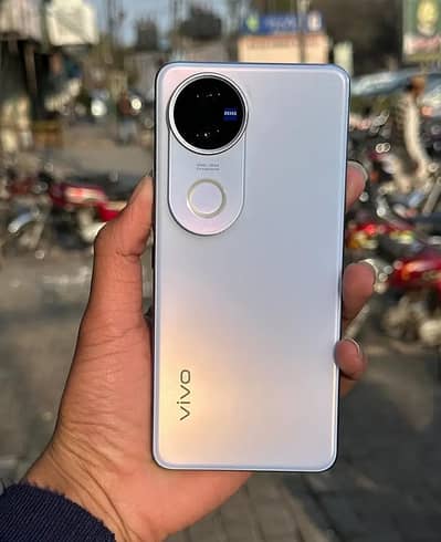 Vivo V50