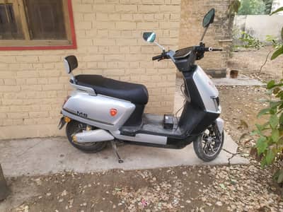 Metro M6 Empower | best scooty | 9 / 10 condition | isb registered