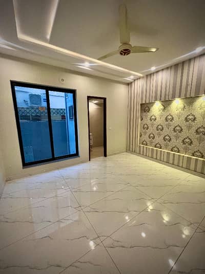 5 MARLA BRAND NEW HOUSE FOR RENT