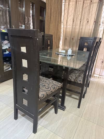 Dining table 6 seater - Wooden and Glass