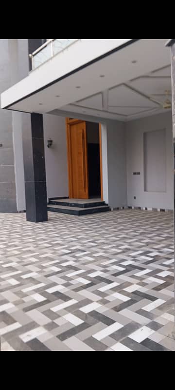 20 Marla brand new first entry luxury house available for rent