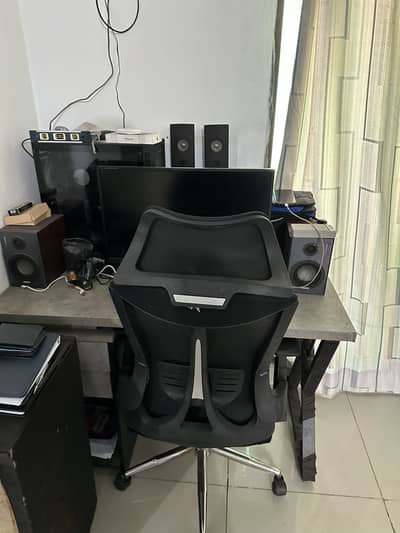 Modern Home Office Setup: Ergonomic Mesh Chair & Computer Desk