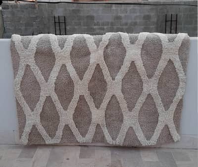 Stunning Imported Rug (Carpet) Large 7*10 Size (Good Condition)