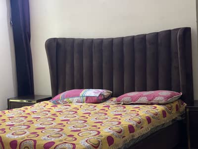 Used bed set with side tables and dressing with mirror