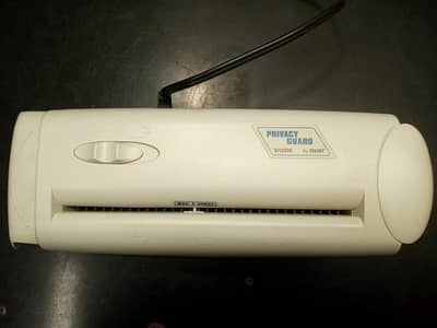Privacy Guard SH2005 desktop paper shredder