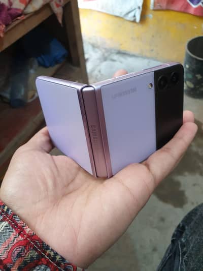Samsung galaxy Z Flip3  5G Storage (128Gb) Lush Condition No Open