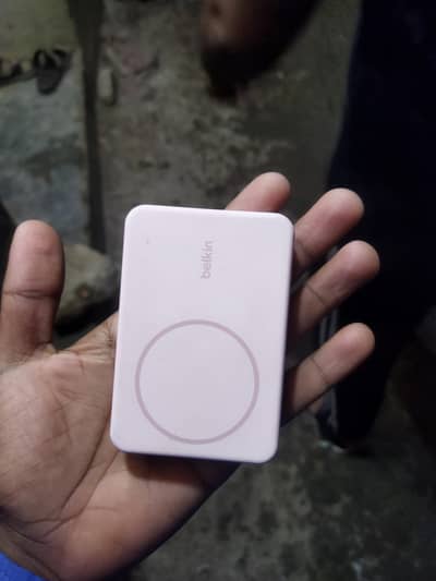 Belkin Power bank   Belkin BoostCharge Pro Magnetic Power Bank 5K