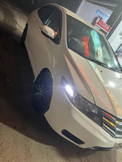 Honda City 2016 white neat and clean