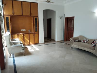 1 kanal lower lock upper portion with servant quarter available for rent near Packages Mall DHA phase 3 Lahore