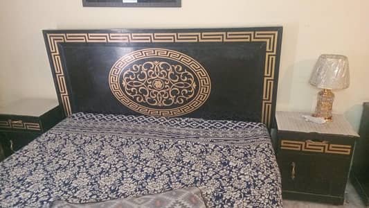 Bed Set (Complete) For sale in solid wood 100% Taali