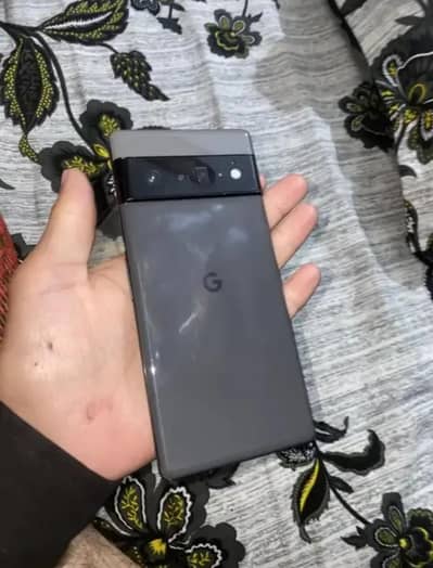Google pixel 6 pro. glass crack but working all oky