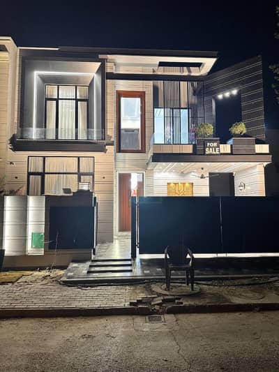 10 MARLA HOUSE FOR SALE AT REASONABLE PRICE IN BAHRIA TOWN LAHORE