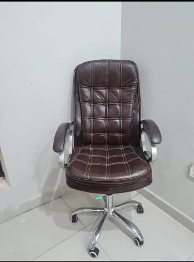 Brown Executive Office Chair – Good Condition (One Wheel Separate)