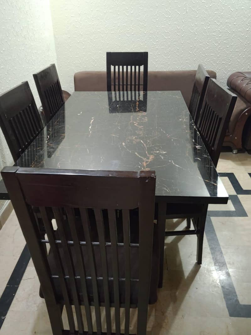 Dining table 0