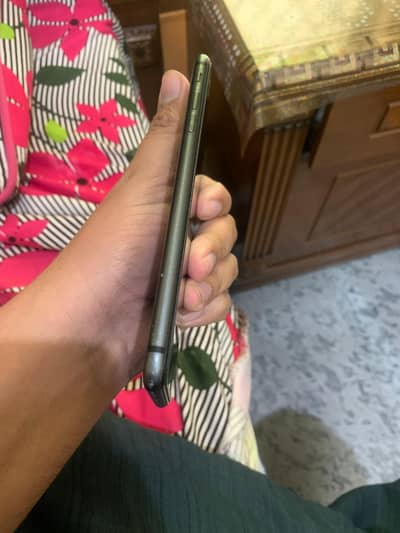 Iphone 8 plus 8 by 10 condition  64 storage back side damage Rs 25000