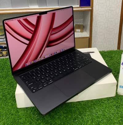 MacBook pro m3 with full box for sale me no repair