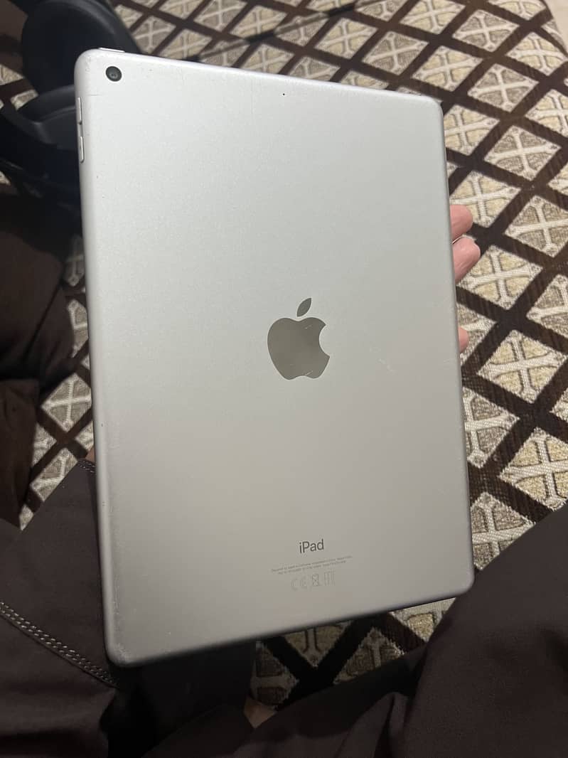 Ipad 6 generation 8/10 condition 2